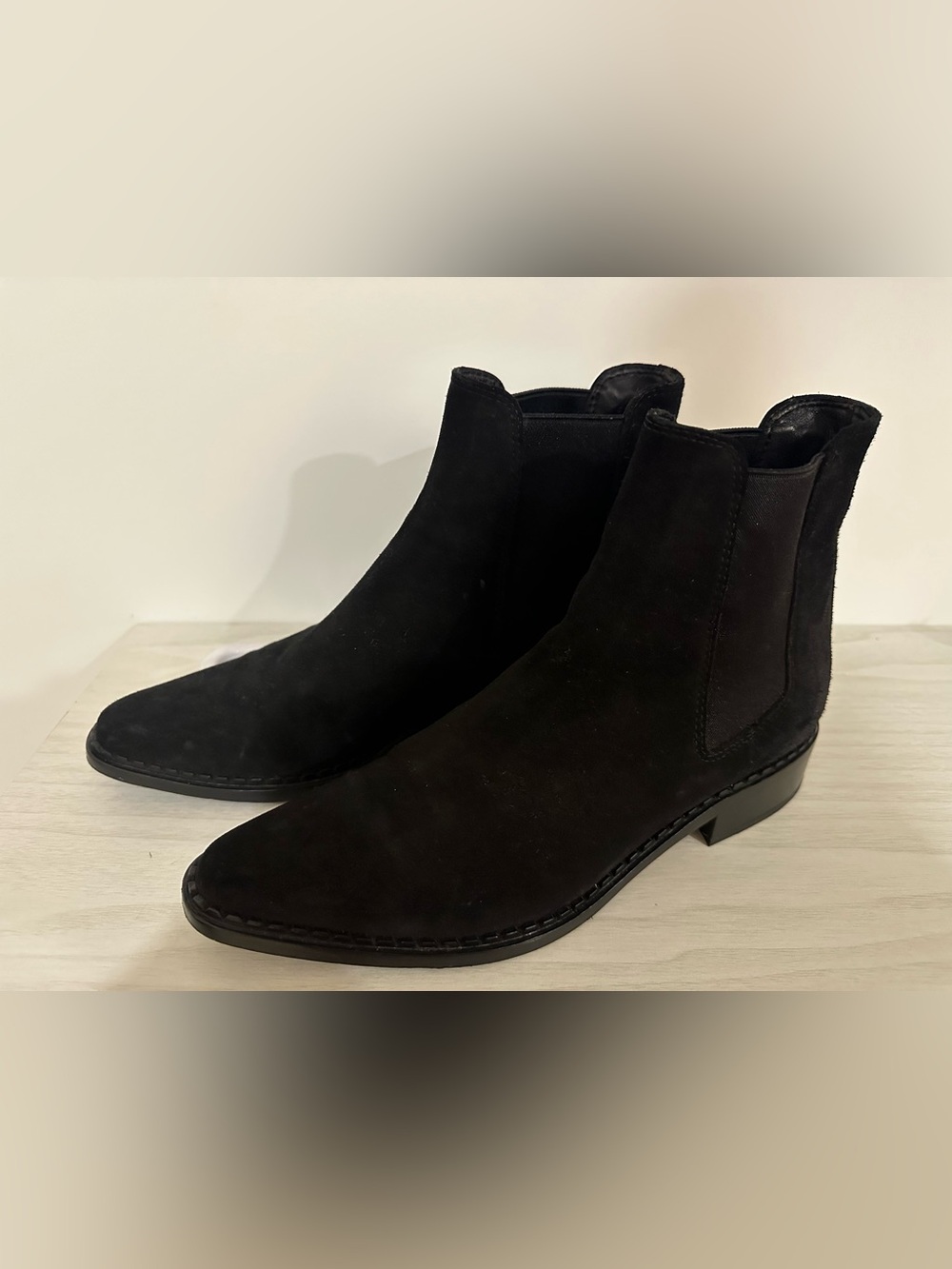 Vince Denver Western Chelsea Black
Suede Ankle Boots